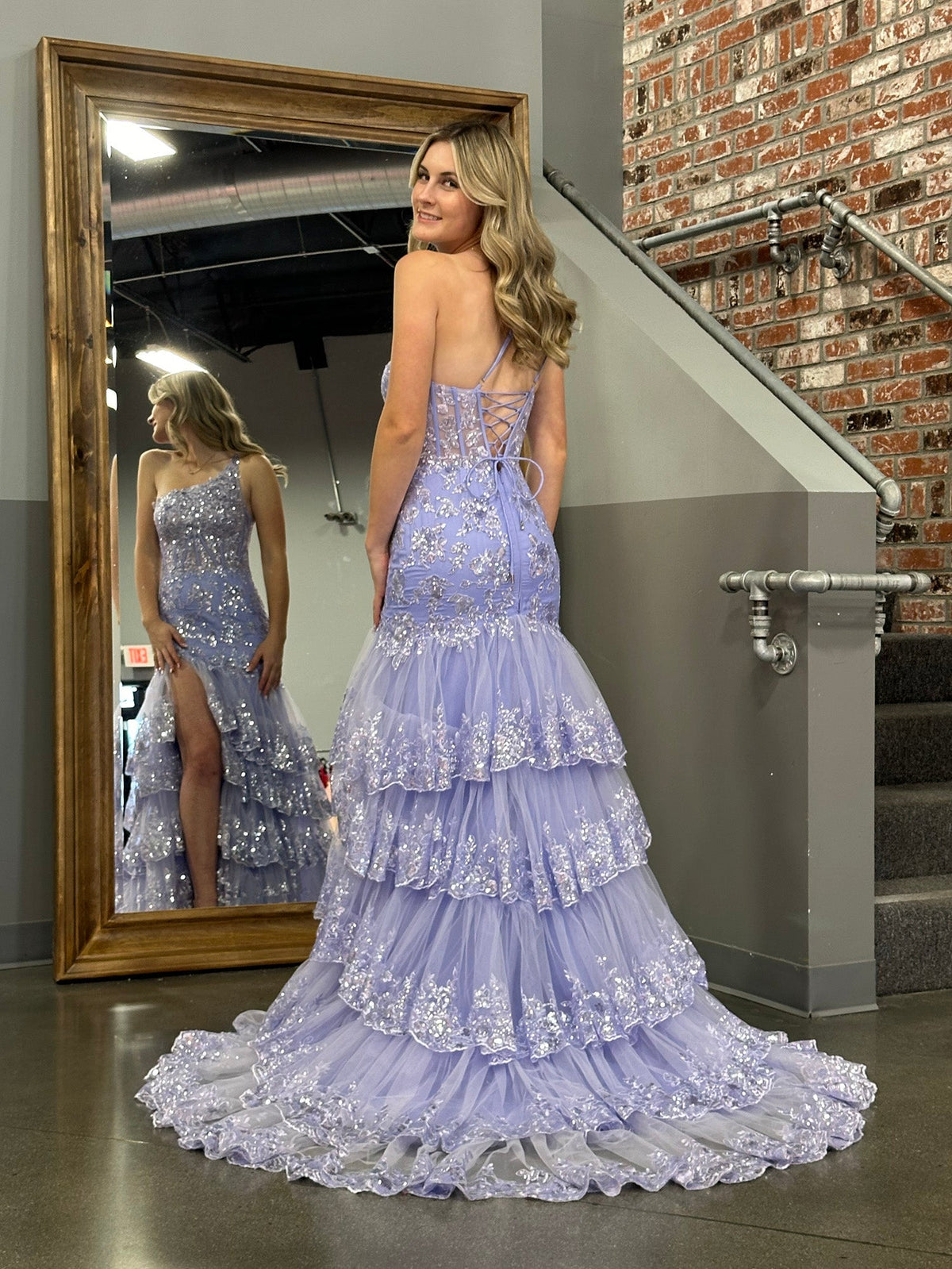 Roycebridal Andrea | Abito lungo da cerimonia in pizzo a balze con una spalla sola e taglio aderente
