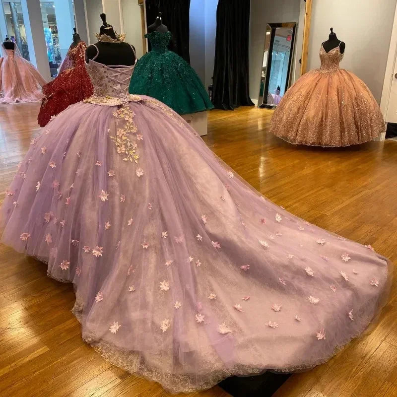 Hübsches Ballkleid mit Spaghettiträgern, 3D-Blumenverzierung, Schleppe und Spitzenfutter Y1247