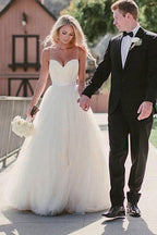 Robe de mariée ivoire en tulle à fines bretelles en forme de cœur Destination