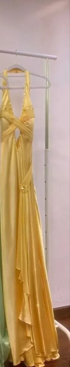 Vestido de Festa Elegante Amarelo em Cetim com Alças, Bordado com Contas, Fenda, Modelo Sereia para Noite Y8426