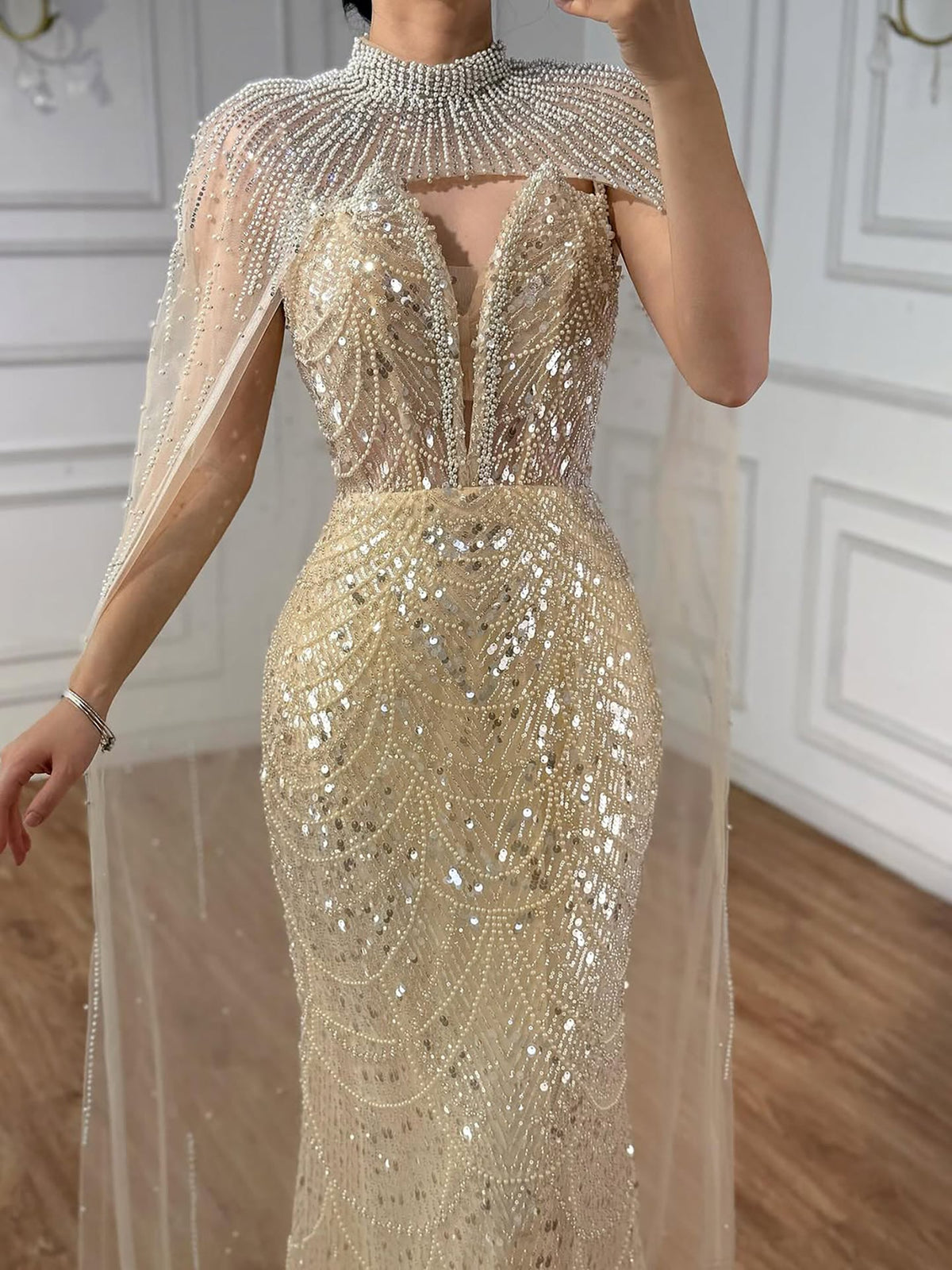 Robe de soirée de luxe en perles couleur nude avec traîne en tulle LA72189A