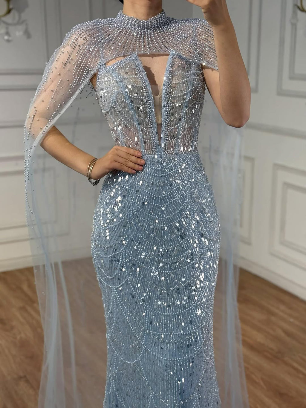 Robe de soirée de luxe en perles couleur nude avec traîne en tulle LA72189A