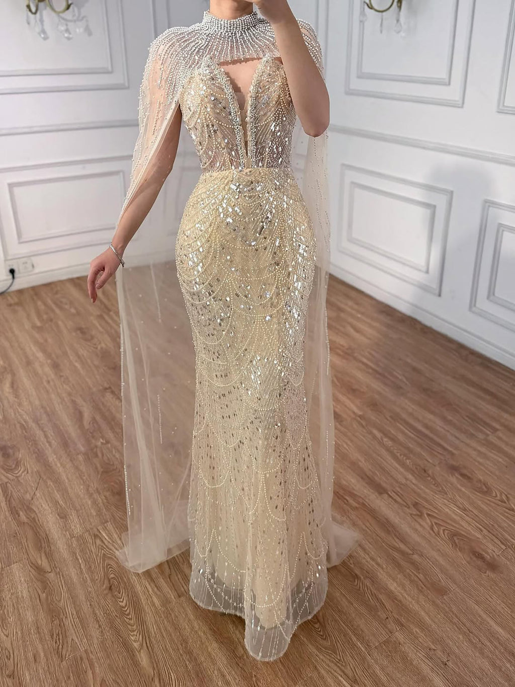 Robe de soirée de luxe en perles couleur nude avec traîne en tulle LA72189A