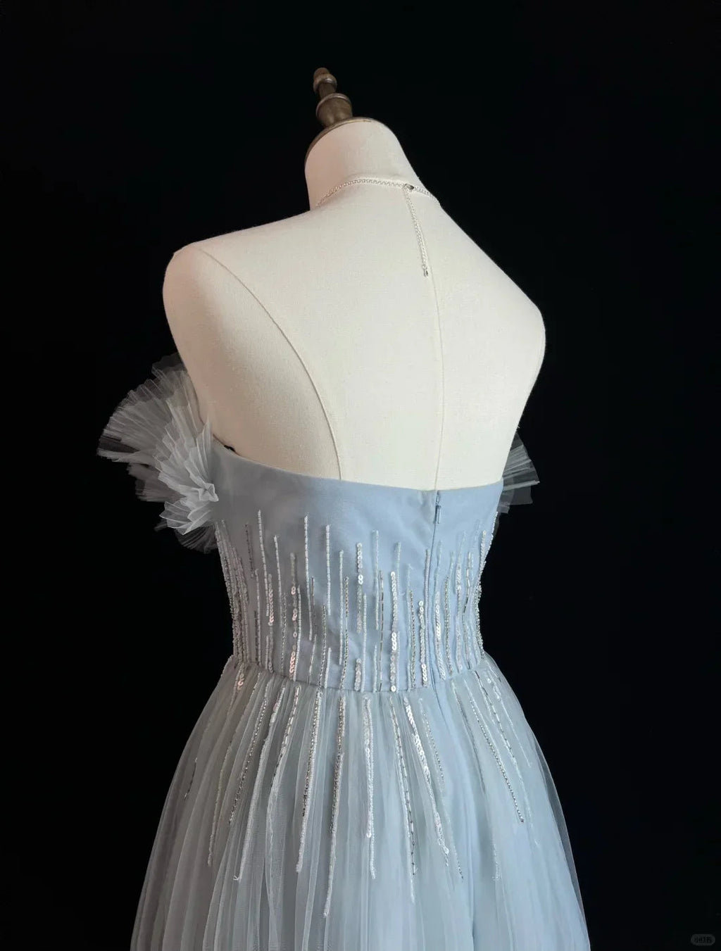 Vestido de fiesta azul elegante de tul con lentejuelas y cuentas en línea A modelo Y8646