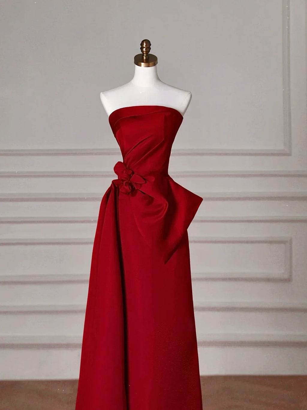 Vestido de fiesta formal largo sin tirantes de satén rojo elegante corte en A Y8624