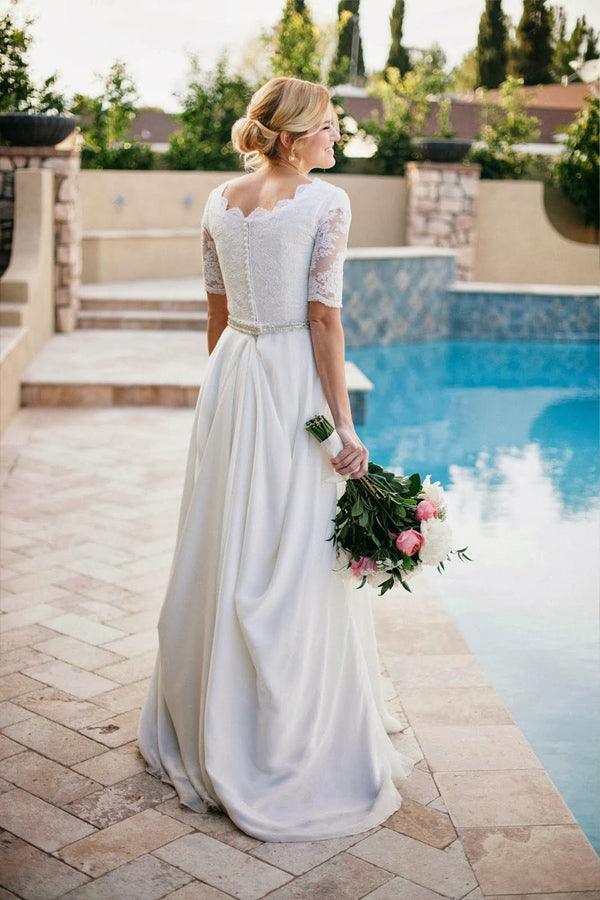 Vestido de Noiva Marfim com Renda, Corte em A, Bordado e Mangas Curtas