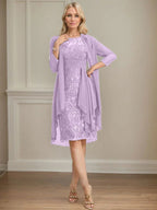 Etui/Säulenförmiges Kleid mit Illusion, knielang, aus Spitze und Chiffon, Brautmutterkleid mit herabfließenden Rüschen und Pailletten