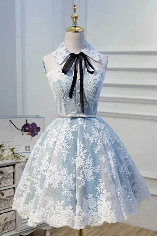 Robe courte de bal de fin d'année à appliques en dentelle bleu clair avec col licou