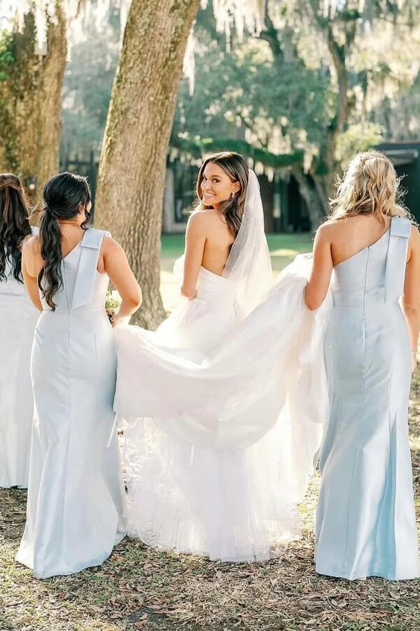 Vestidos de dama de honor de satén azul claro con un solo hombro y largo hasta el suelo 