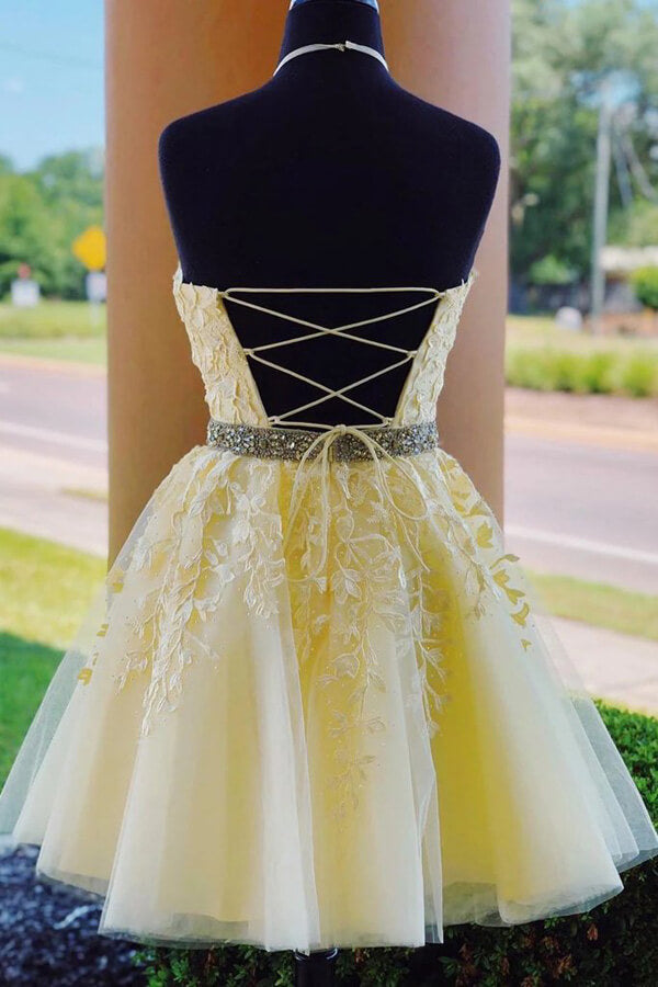 Robes de bal de fin d'année à col haut en dentelle jaune clair perlée, coupe évasée