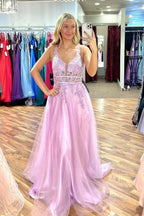 Vestido longo de baile lilás em linha A com decote em V, apliques bordados e tule sem mangas PSK413