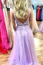 Vestido longo de baile lilás em linha A com decote em V, apliques bordados e tule sem mangas PSK413