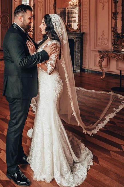 Vestidos de Noiva em Cetim com Renda, Decote em V, Manga Comprida, Corte em A e Folhos