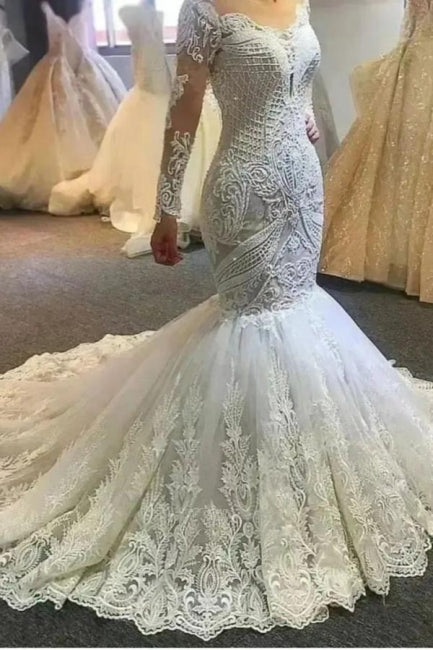 Ivory Mermaid Lace Wedding Dress With Long Sleeves And Sweetheart Neckline
