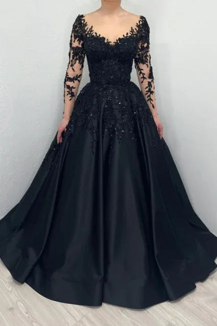 Vestido de noite preto princesa com corpete e mangas compridas