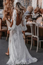 Robe de mariage bohème à manches longues avec appliques en dentelle et col en V