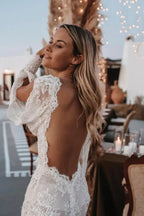 Robe de mariage bohème à manches longues avec appliques en dentelle et col en V