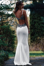 Vestido de Noiva Branco com Alças Longas de Espaguete, Corte Sereia e Bordados com Contas