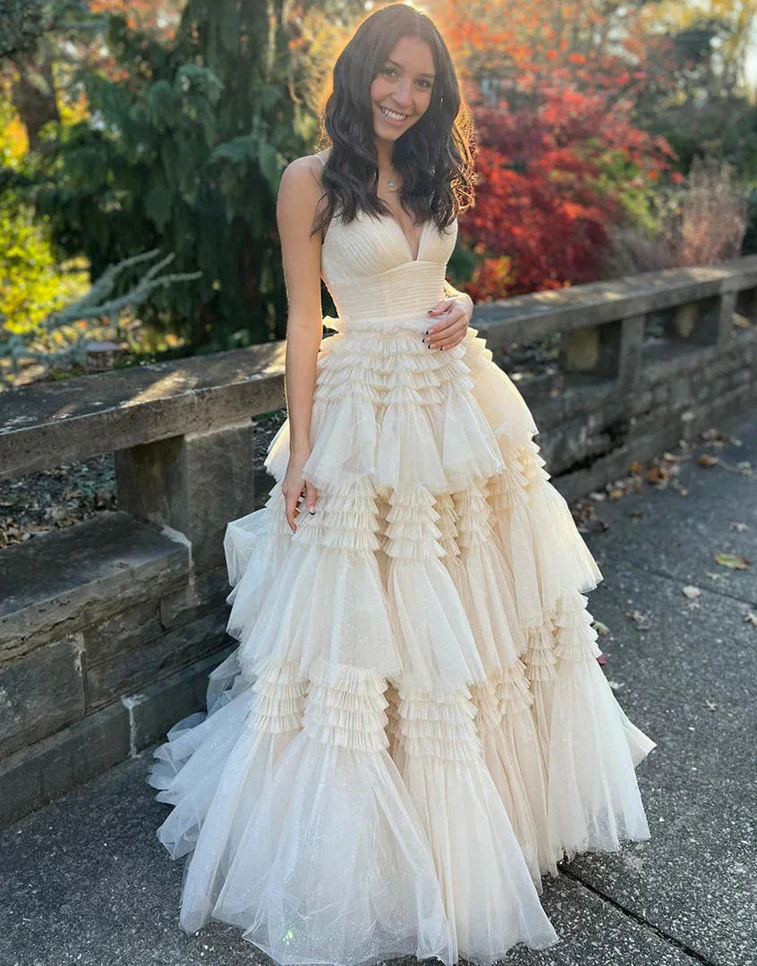 Vestido Formal de Tule com Camadas para Baile de Finalistas e Cauda Arrastada SYP156