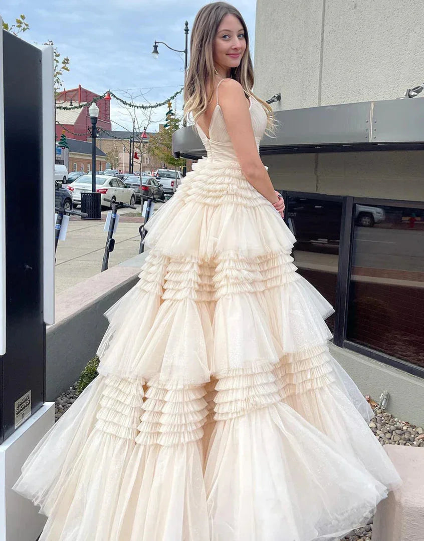 Vestido Formal de Tule com Camadas para Baile de Finalistas e Cauda Arrastada SYP156