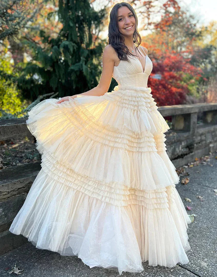 Vestido Formal de Tule com Camadas para Baile de Finalistas e Cauda Arrastada SYP156