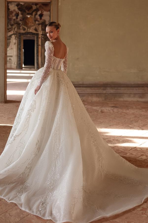 Abito da sposa lussuoso lungo avorio a linea ad A con scollo quadrato, pizzo e perline, con maniche