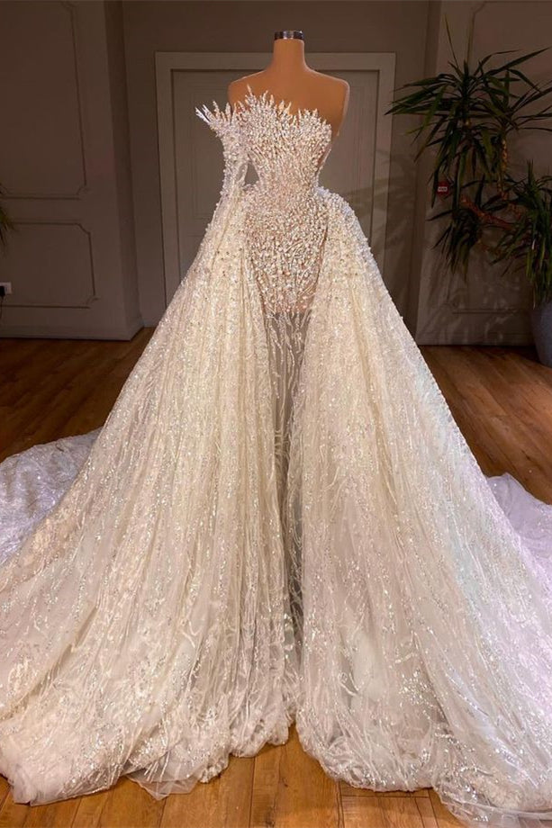 Robe de mariée blanche longue luxueuse en ligne A avec perles, une épaule et manchettes