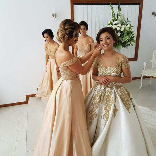 Elegante vestido de dama de honor largo de encaje con hombros descubiertos y cuentas 