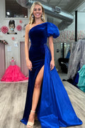 Vestido Formal Longo de Veludo com Um Ombro Só e Cauda Incorporada