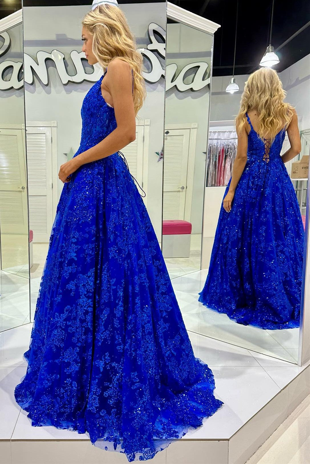 Vestido longo de baile em linha A com decote em V e renda com lantejoulas
