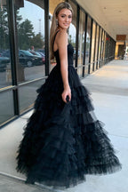 Vestido longo de baile com folhos em camadas, decote coração e contas