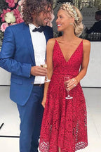 Vestidos de dama de honor sencillos de corte A, color rojo, con escote en V profundo y tirantes finos de encaje