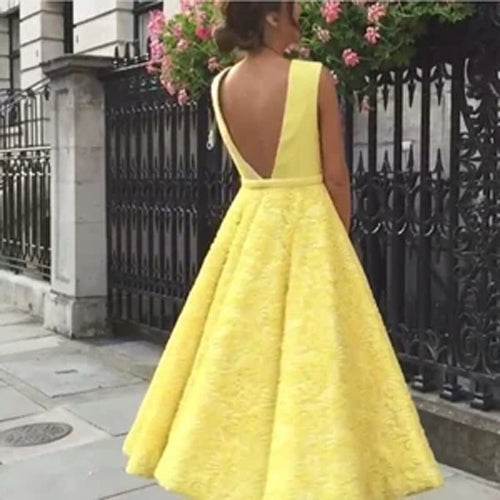 Robe de bal de rentrée à col en V profond, mignonne, jaune, longueur thé, en dentelle