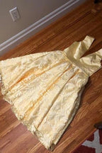 Robe de bal de rentrée à col en V profond, mignonne, jaune, longueur thé, en dentelle