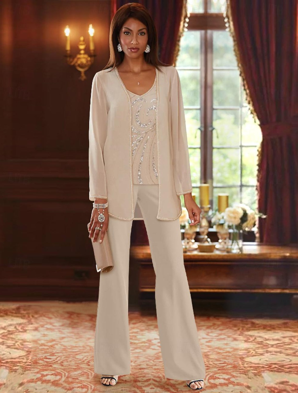 Fatos de chiffon com decote em V até ao chão, casaco e lantejoulas para a mãe da noiva