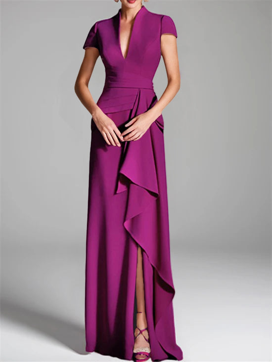 Vestido da mãe da noiva com decote em V, manga curta, comprimento até ao chão e risco ao lado