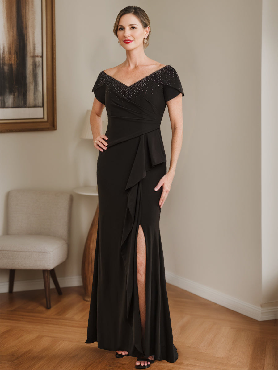 Vestido mãe da noiva com decote em V com missangas e racha lateral e folhos