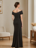 Vestido mãe da noiva com decote em V com missangas e racha lateral e folhos
