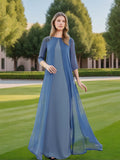 Vestido até ao chão para mãe da noiva com decote joia e capa de chiffon