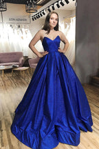 Abito da sera Royal Blue in tulle senza spalline con scollo a V e linea a trapezio con tasche