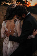 Vestido de Noiva Boémio Roycebridal com Renda, Bolinhas e Mangas