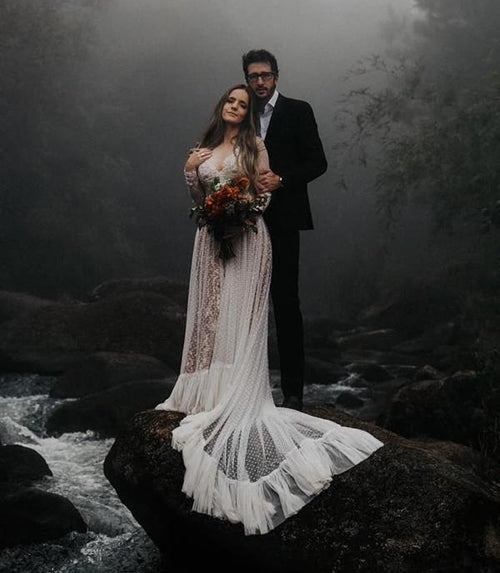 Vestido de Noiva Boémio Roycebridal com Renda, Bolinhas e Mangas