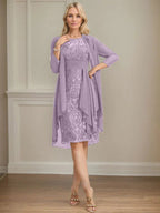 Etui/Säulenförmiges Kleid mit Illusion, knielang, aus Spitze und Chiffon, Brautmutterkleid mit herabfließenden Rüschen und Pailletten