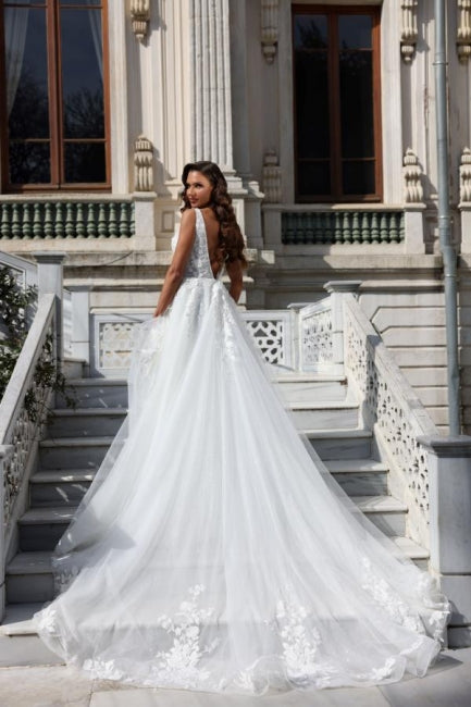 Robe de mariée sirène en mousseline avec décolleté en V et applications