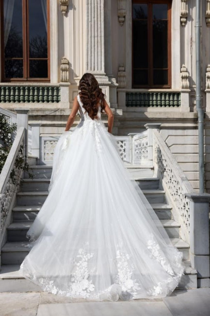 Robe de mariée sirène en mousseline avec décolleté en V et applications