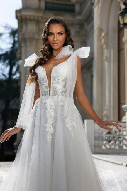 Robe de mariée sirène en mousseline avec décolleté en V et applications