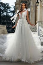 Robe de mariée sirène en mousseline avec décolleté en V et applications