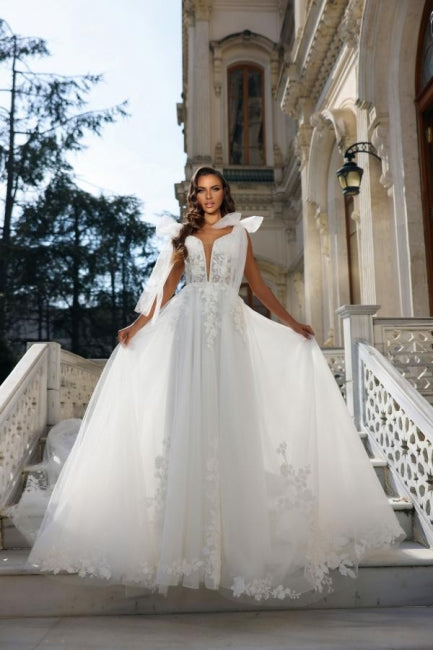 Robe de mariée sirène en mousseline avec décolleté en V et applications