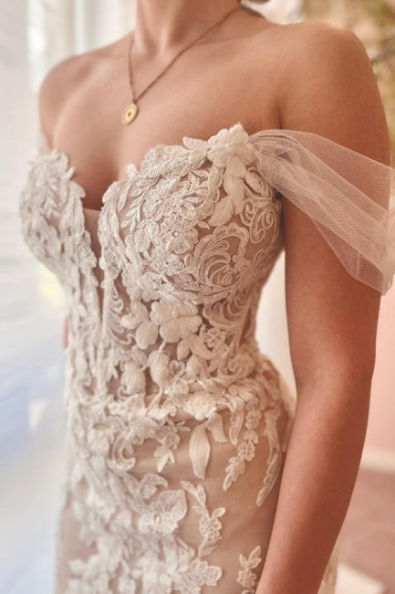 Robes de mariée sirène fabuleuses en tulle, décolleté cœur, épaules dénudées, longueur au sol avec applications
