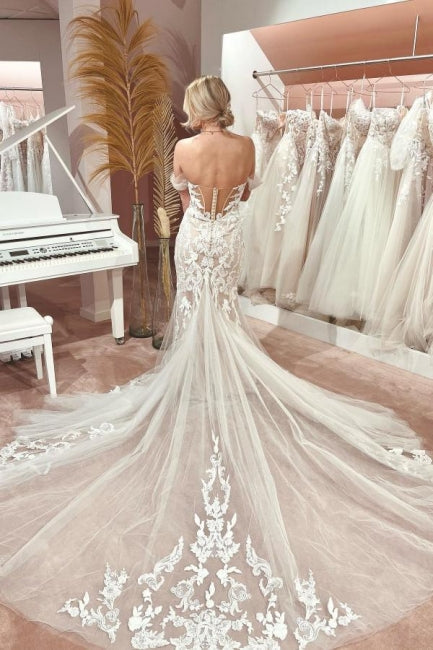 Robes de mariée sirène fabuleuses en tulle, décolleté cœur, épaules dénudées, longueur au sol avec applications